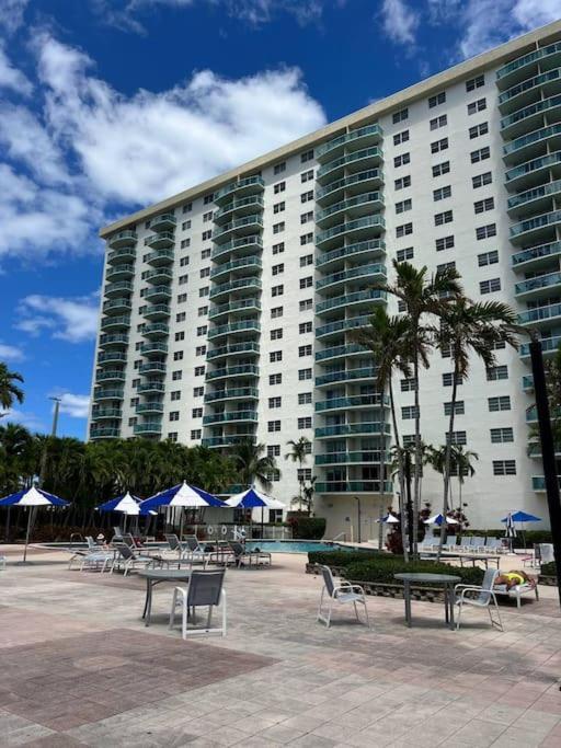 Sunny Isles Beach Spacious Apartment Exterior photo